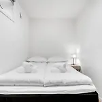 Cozy Arctic Hideaway L Fireplace L Parking