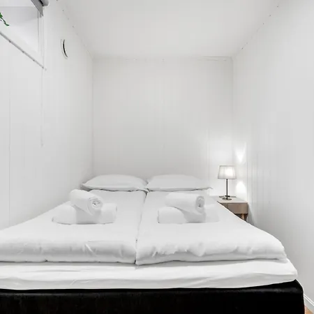 Cozy Arctic Hideaway L Fireplace L Parking